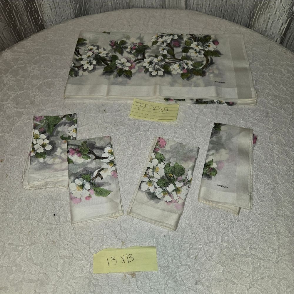 Vintage Handkerchief Lot Floral, Set of 4 +table Cover Top  Flowers Retro Linens